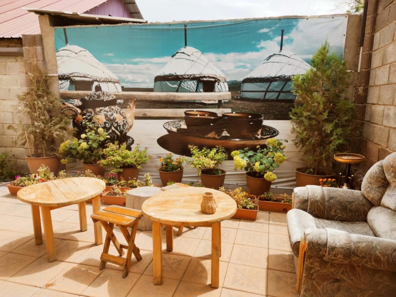 Silkroad Guesthouse Bischkek Exterior foto
