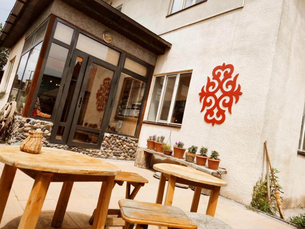 Silkroad Guesthouse Bischkek Exterior foto